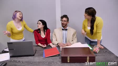 Осталась наедине с мужиком и устроила жесткое порно