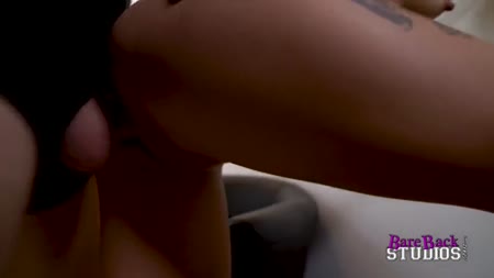 Молодая студентка охреневает от глубокого проникновения