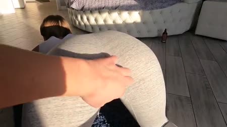 Порвал лосины на попке и быстро пристроил пенис