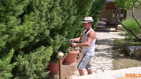 Загорелые девочки устроили красивый секс на солнышке