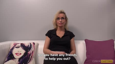 Зрелая блондинка готова на все ради работы